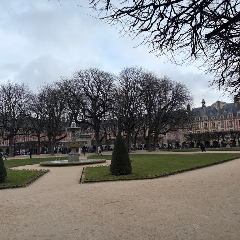 Le Marais Place des Vosges Paris - One-Bedroom Apartment - 2