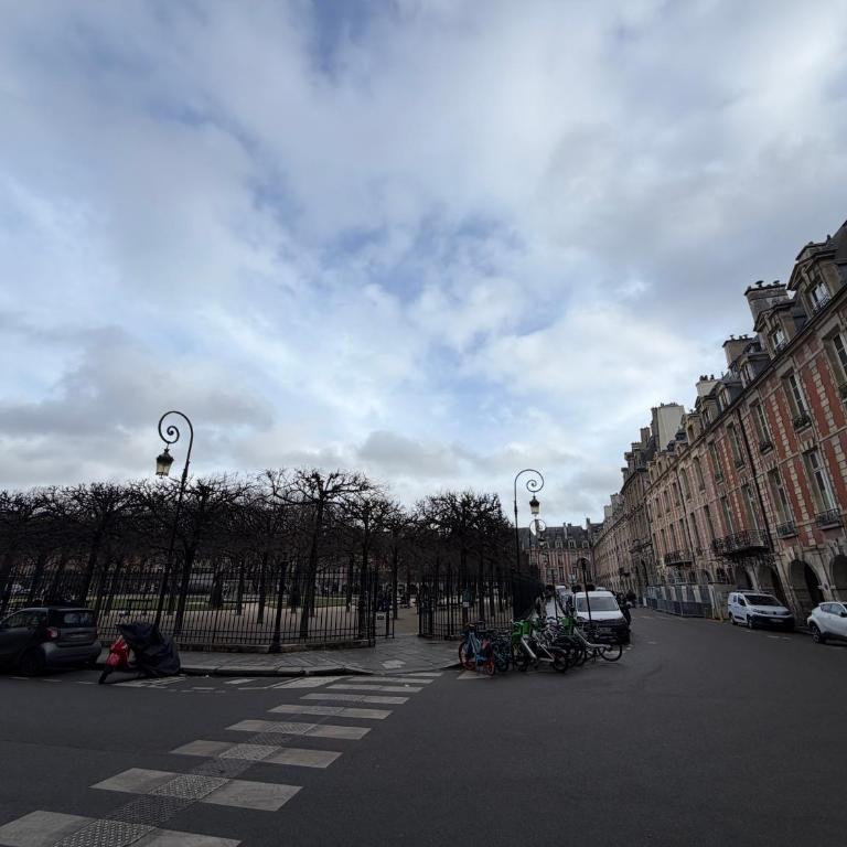 Le Marais Place des Vosges Paris - One-Bedroom Apartment - 8