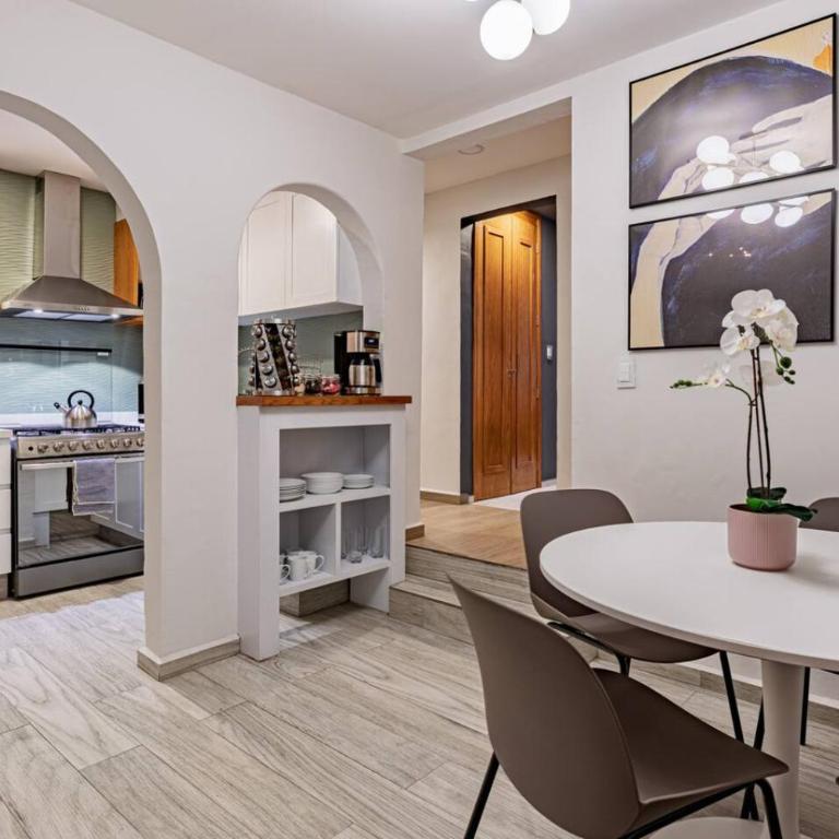 Group-Friendly Terrace Delight near WTC & Shops - Haus mit 7 Schlafzimmern - 56