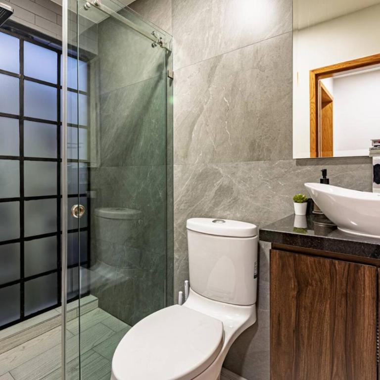 Group-Friendly Terrace Delight near WTC & Shops - Haus mit 7 Schlafzimmern - 72