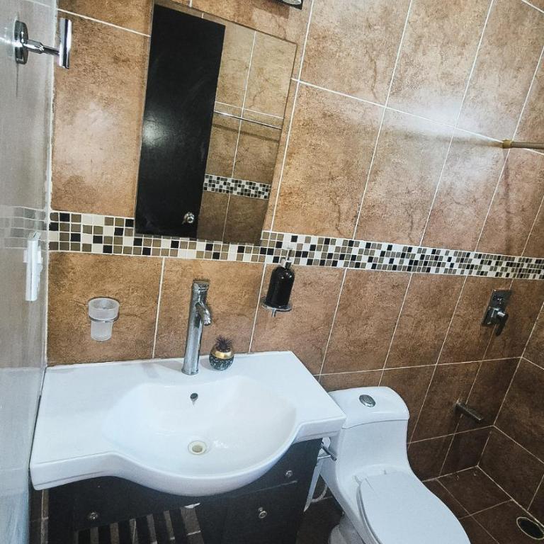 Casa comoda y tranquila cantaritos fco montejo - Two-Bedroom Townhouse - 15