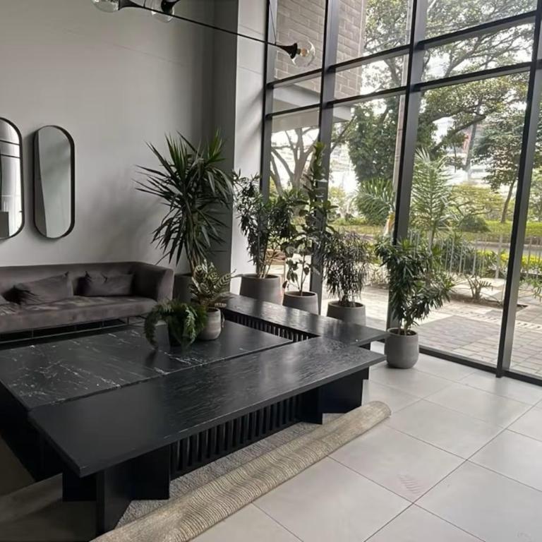 Eternal Springs 8pp, 3br, 2bt, 3acs, Pool, Jacuzzi - Three-Bedroom Apartment - High Floor - 10