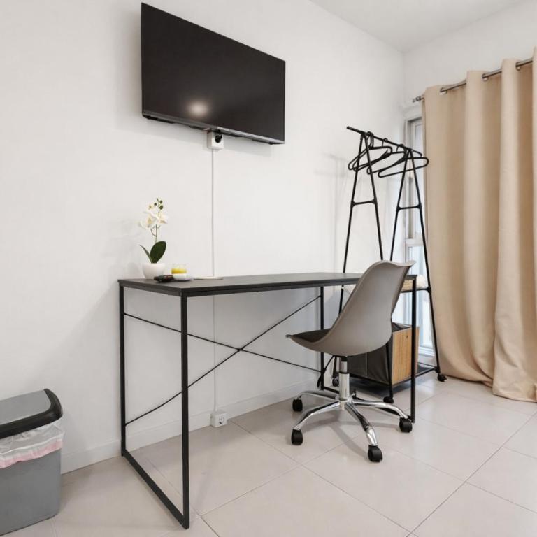 Alicante Beach Hostel - Twin Room - 6