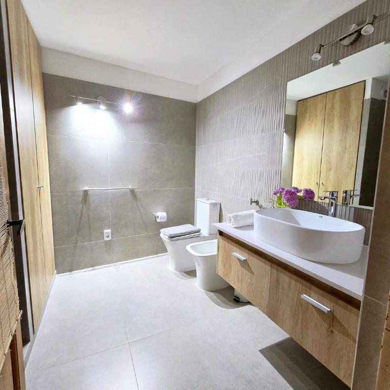 Casa Centrica en Colonia - Vistas Abiertas y Patio Natural - Three-Bedroom Vacation Home - 27