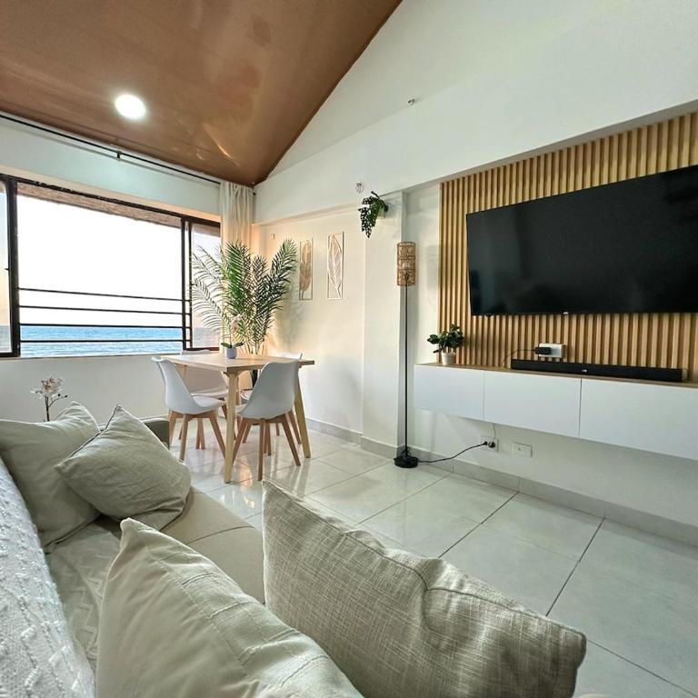 Espectacular loft frente al mar, recién renovado - Two-Bedroom Apartment - 4