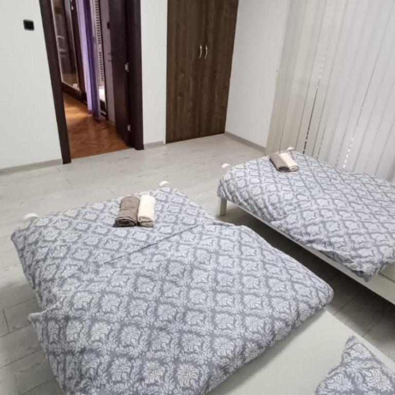 Small Hill Guesthouse - Two-Bedroom Apartment with Balcony and Terrace - 8