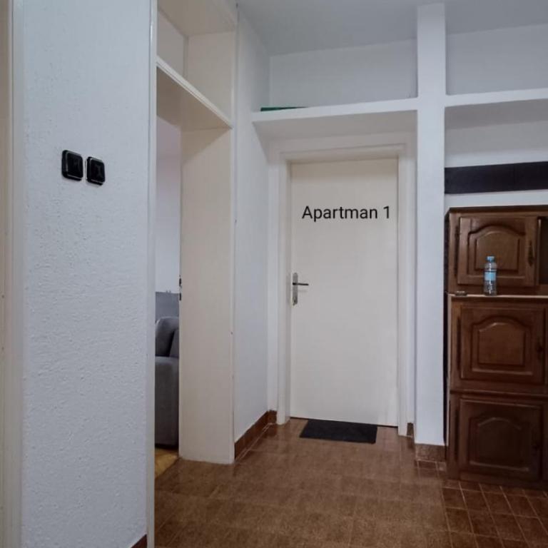 Small Hill Guesthouse - Economy Quadruple Room - 2