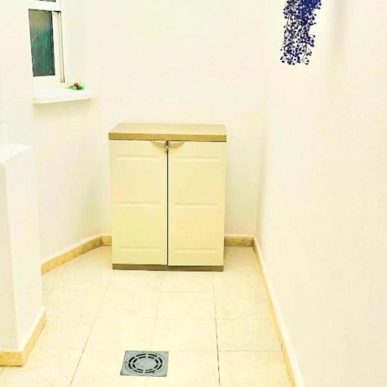 Apartment with queensize bed, Wifi, AC, 5 min walk to the beach - One-Bedroom Apartment - 10