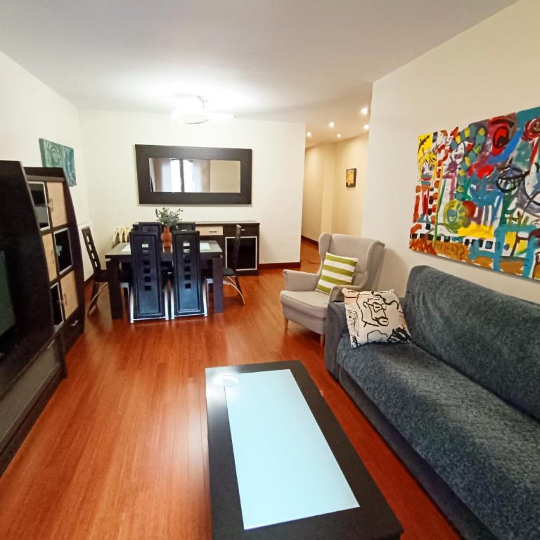 Amplio con 2 baños y 4 camas dobles - Apartamento de 3 dormitorios Premium - 2