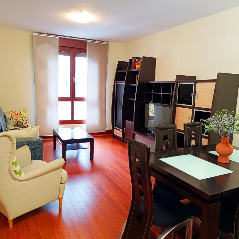 Amplio con 2 baños y 4 camas dobles - Apartamento de 3 dormitorios Premium - 1