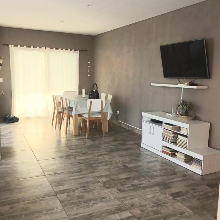 Casa con pileta en barrio privado - Two-Bedroom House - 3