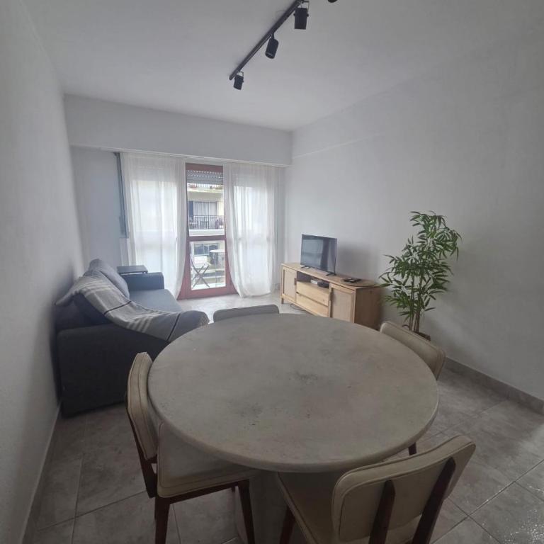 2 amb cerca del mar y Güemes - Two-Bedroom Apartment - 21