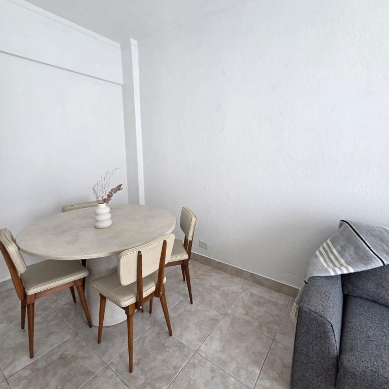 2 amb cerca del mar y Güemes - Two-Bedroom Apartment - 25