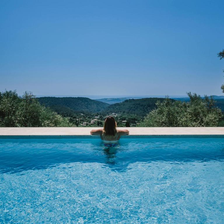 villa provençale en pierre avec vue sur la mer, piscine et jacuzzi - Villa avec Piscine Privée - 14
