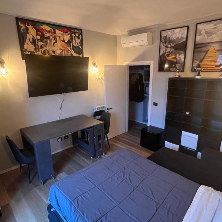 Camera con bagno e balcone privato in Casa Condivisa - Camera Matrimoniale con Bagno Privato - 2