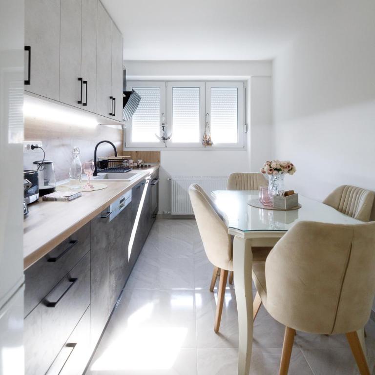 Apartment Fair-Novi Sad na dan - Apartment - 12