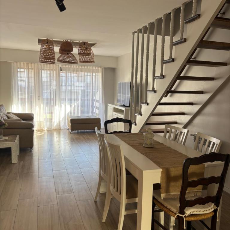 Departamento en Playa Varese Mar del Plata - Apartamento de 3 dormitorios - Planta Alta - 1