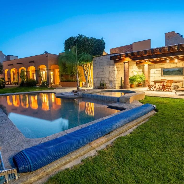 Angelic 2BR Nest - Pool & Hot Tub - Gated Village - Vacation Home - 1