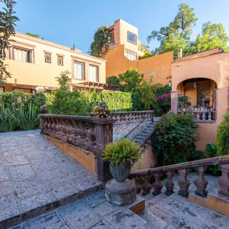 Angelic 2BR Nest - Pool & Hot Tub - Gated Village - Vacation Home - 5