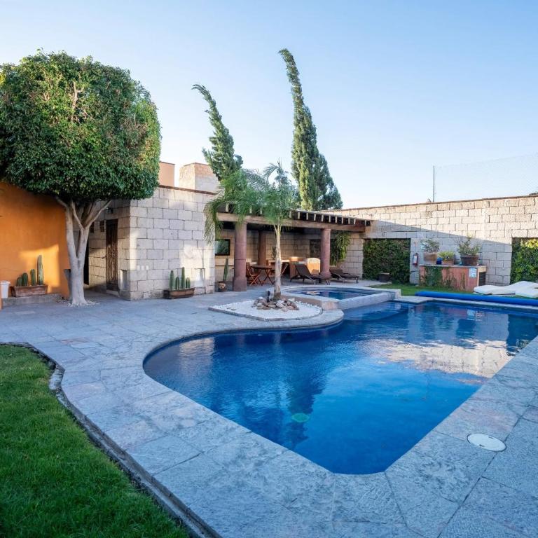 Angelic 2BR Nest - Pool & Hot Tub - Gated Village - Vacation Home - 11