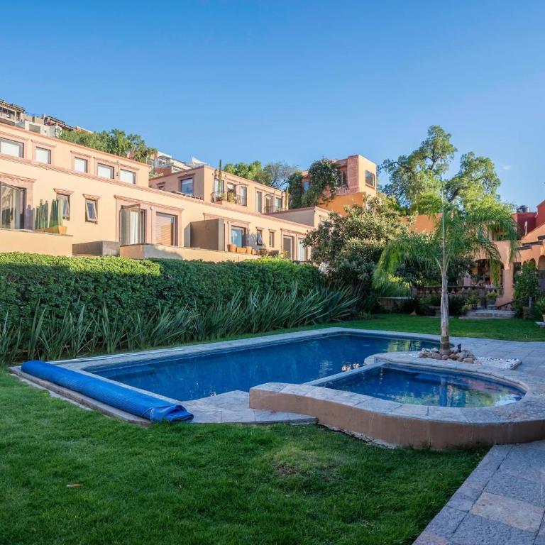 Angelic 2BR Nest - Pool & Hot Tub - Gated Village - Vacation Home - 14