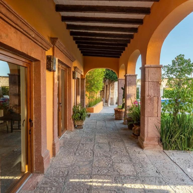 Angelic 2BR Nest - Pool & Hot Tub - Gated Village - Vacation Home - 48