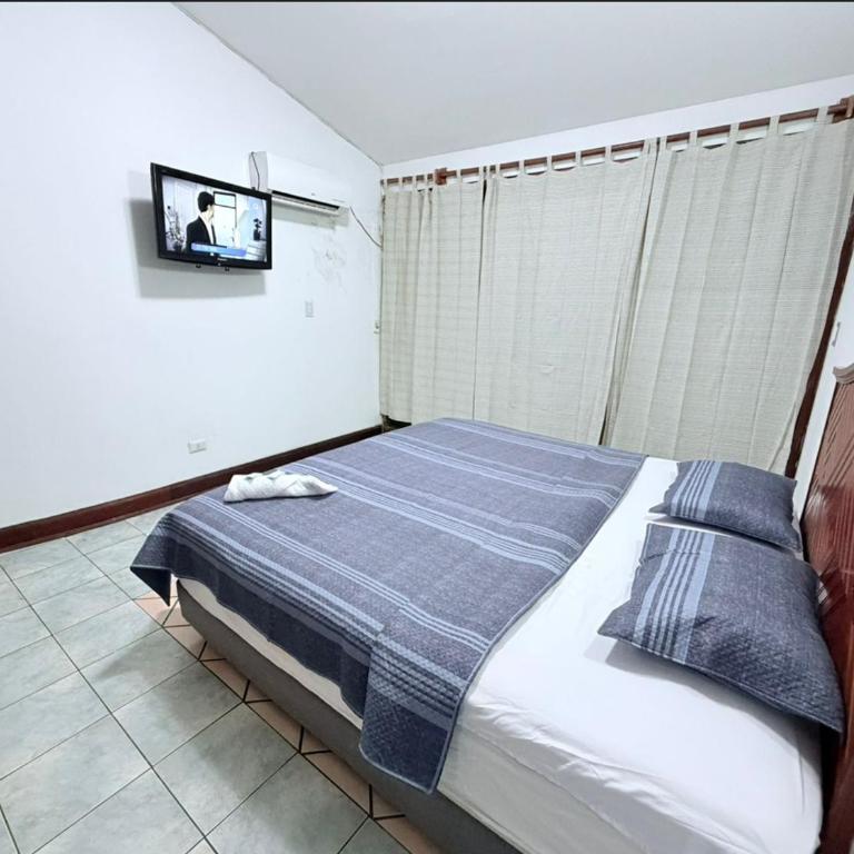 Kaenla House & Apartments - Queen Suite with Pool View - 10