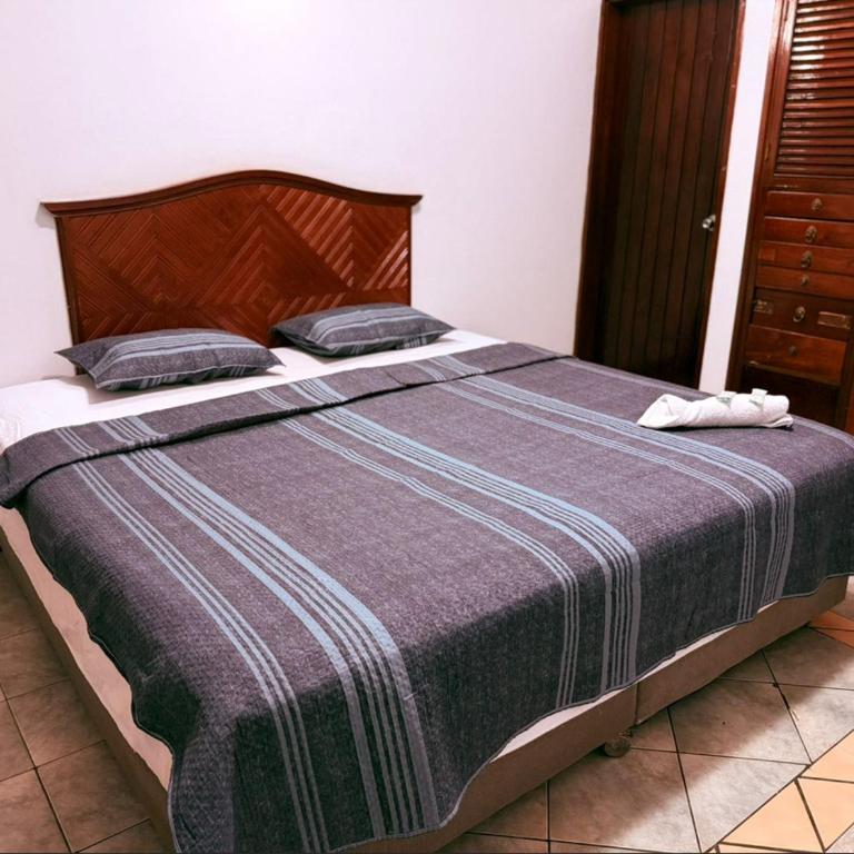 Kaenla House & Apartments - Queen Suite with Pool View - 1