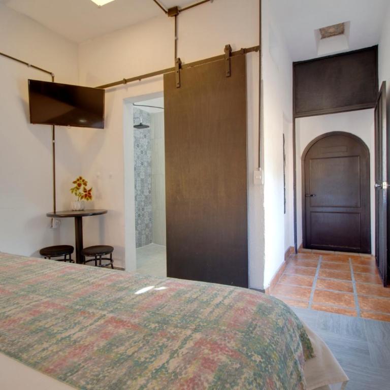 Hotel Punto 79 - Habitación con cama extragrande. - 5