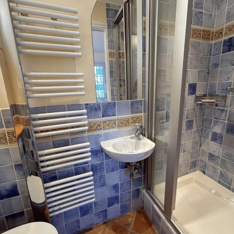 Appartement 3 chambres climatisées, accès plage, vue mer - FR-1-868-2 - Apartment - 8