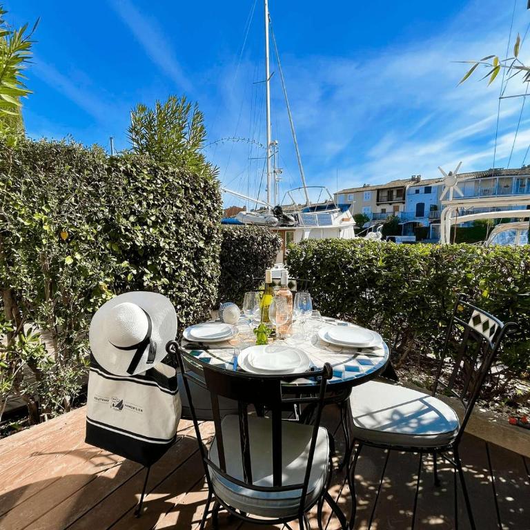 Appartement moderne climatisé avec terrasse à Port Grimaud - FR-1-868-22 - Apartment - 4