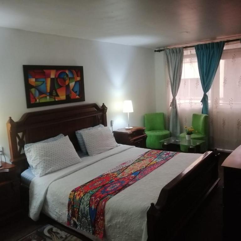 HOTEL GALICIA PLAZA - Habitación con cama grande y balcón - 1