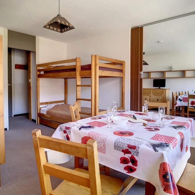 Appartement lumineux · Skis aux pieds · Terrasse & Casier à skis - FR-1-344-1290 - Apartment - 2
