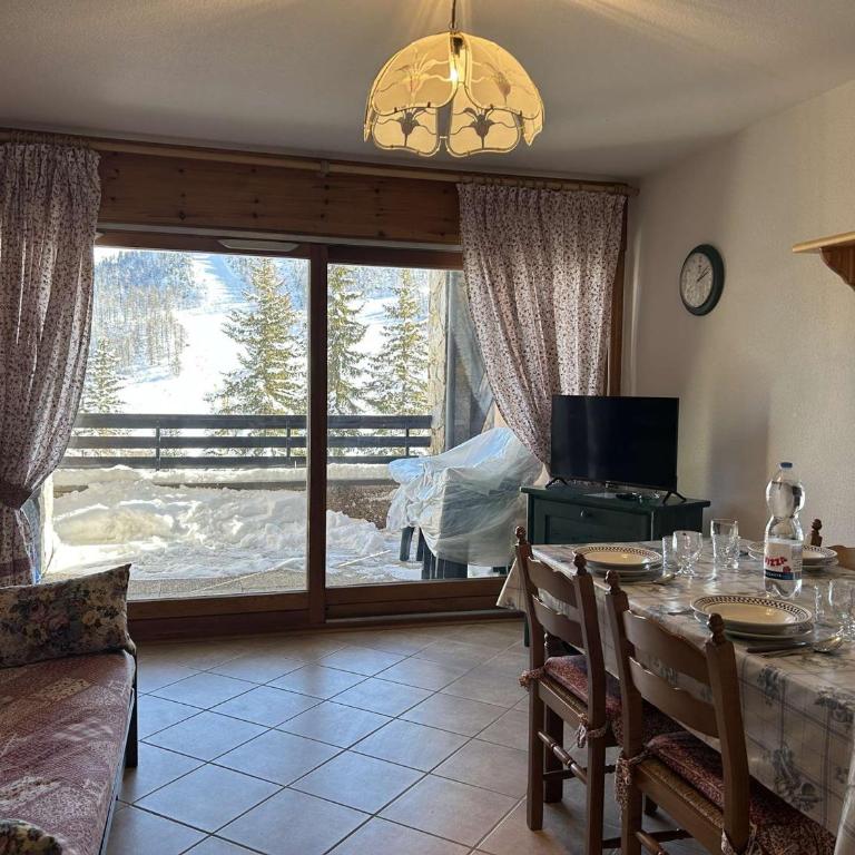Appartement Chaleureux 4 Pers avec Balcon et Parking à Montgenèvre - FR-1-330D-159 - Apartment - 1