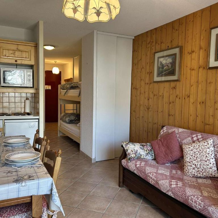 Appartement Chaleureux 4 Pers avec Balcon et Parking à Montgenèvre - FR-1-330D-159 - Apartment - 11