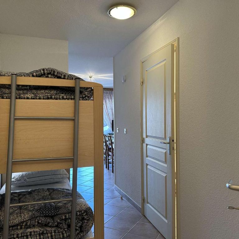 Appartement Chaleureux 4 Pers avec Balcon et Parking à Montgenèvre - FR-1-330D-159 - Apartment - 12