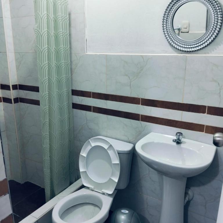 Alojamiento Santo Domingo - Huarmey - Habitación con cama grande - 2