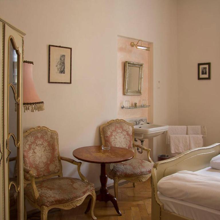 Hotel Mariandl - Doppelzimmer mit eigenem externen Bad - 1
