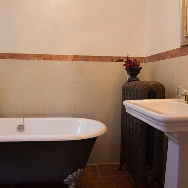 Hotel Mariandl - Doppelzimmer mit Badewanne - 4