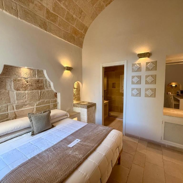 Vittorio Emanuele Charming Suites - Camera Matrimoniale con Bagno Privato - 1