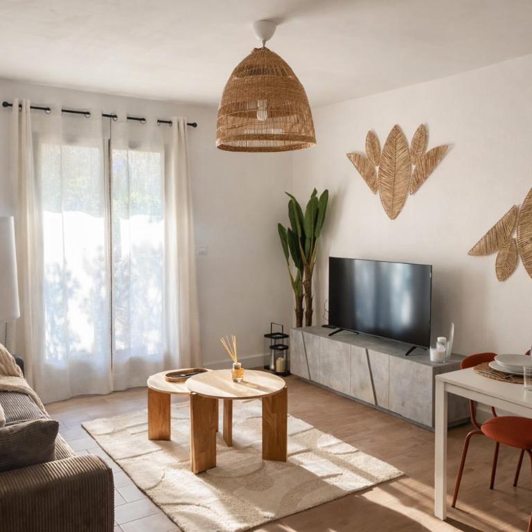Appartement 4 personnes 5 minutes a pieds du centre ville parking gratuit jardin 85m2 - Appartement 1 Chambre - 12