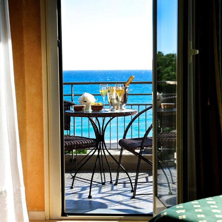 Sole Mare - Camera Tripla con Balcone e con Vista Mare Parziale - 3