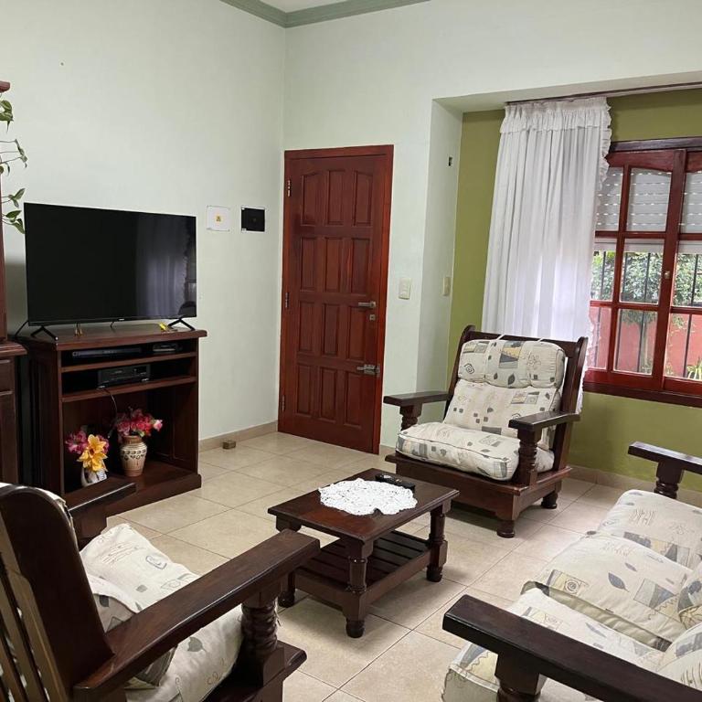 Departamento con patio Rodomar - Three-Bedroom Apartment - 3