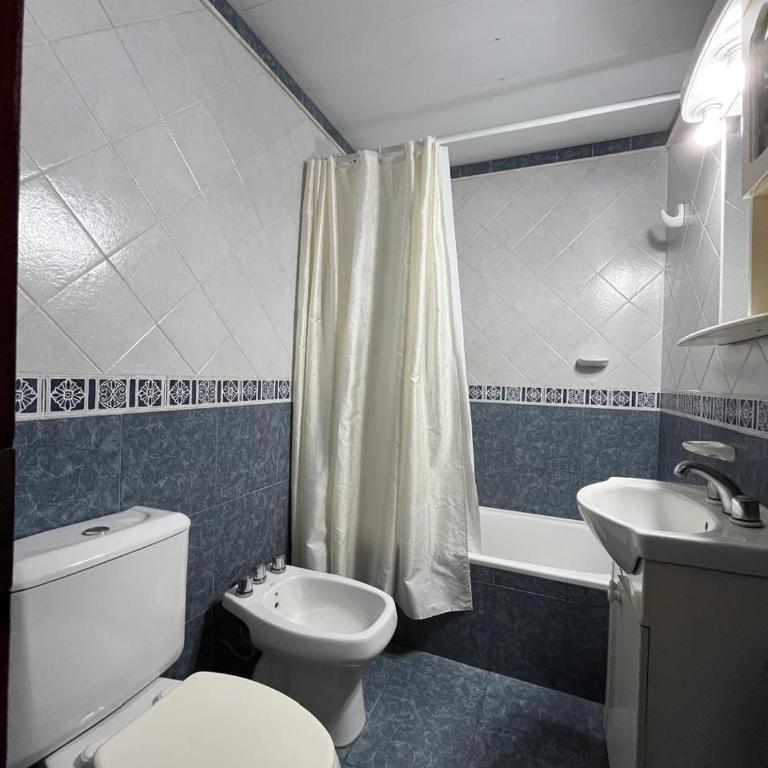 Departamento con patio Rodomar - Three-Bedroom Apartment - 6