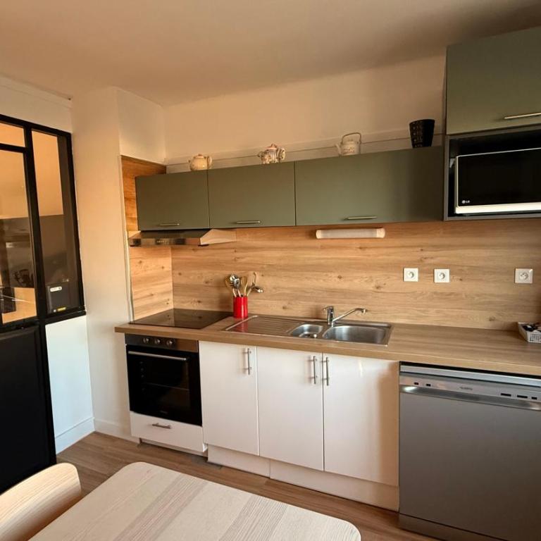 Appartement spacieux rénové, vue mer - 2 chambres - Apartment mit 2 Schlafzimmern - 4