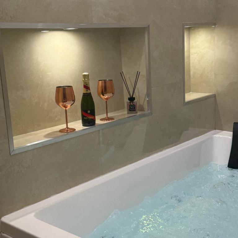 LES BULLES DE MONA - Passion - Spa - Clim - Studio avec Baignoire Spa - 14