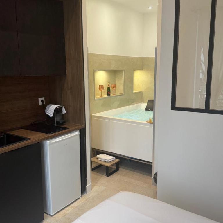 LES BULLES DE MONA - Passion - Spa - Clim - Studio avec Baignoire Spa - 15
