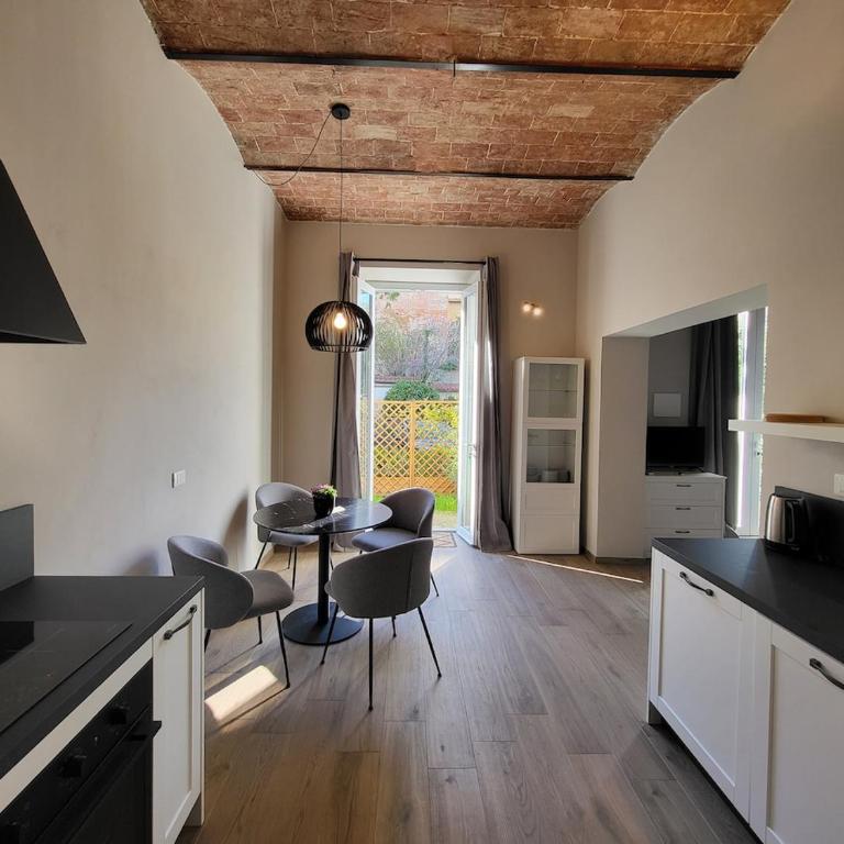 Courtyard Jacuzzi and Private Patio - Appartamento con 1 Camera da Letto - 2