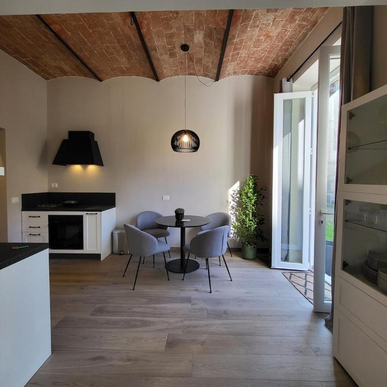 Courtyard Jacuzzi and Private Patio - Appartamento con 1 Camera da Letto - 4