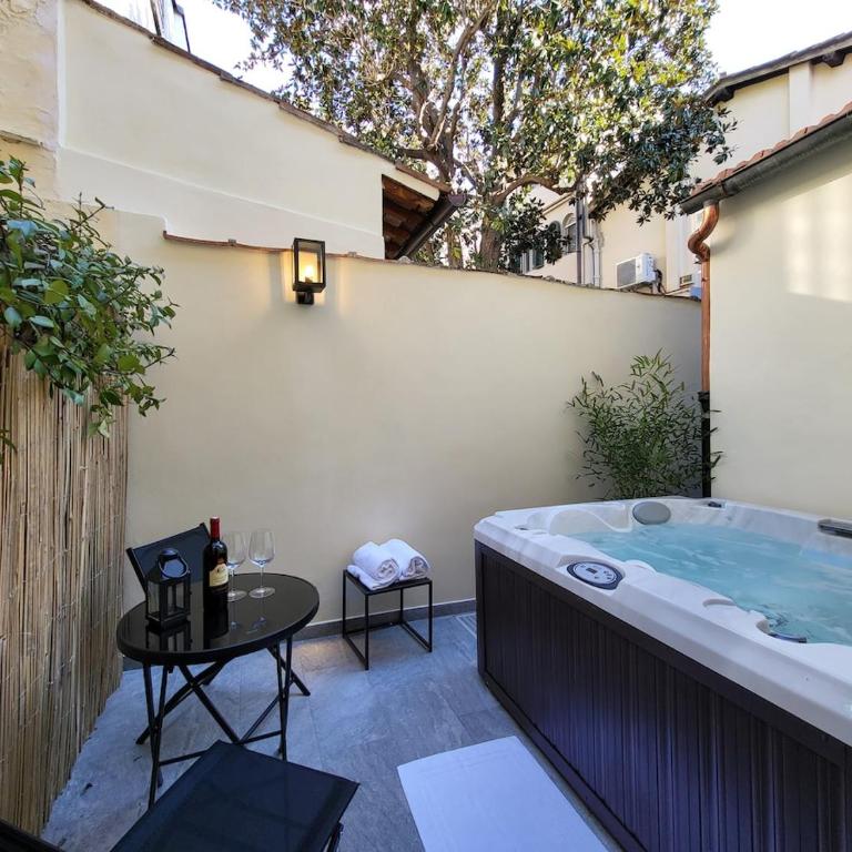 Courtyard Jacuzzi and Private Patio - Appartamento con 1 Camera da Letto - 5
